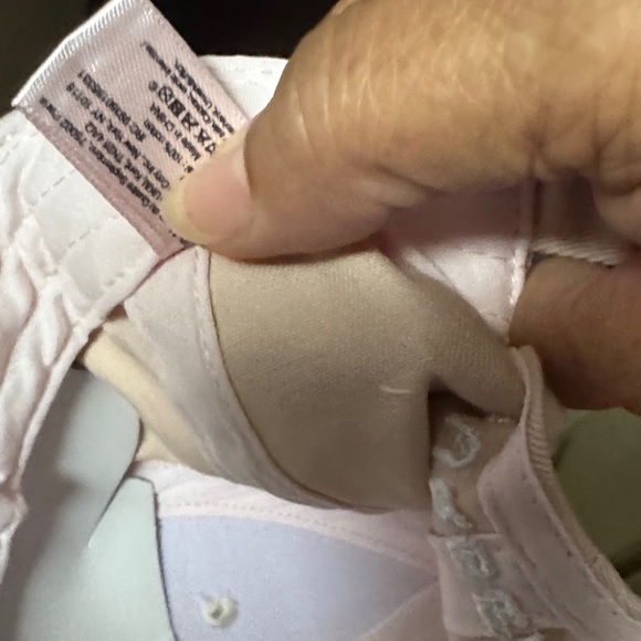 Burberry Light Pink Cap with Gold Buckle - Picture 3 of 7